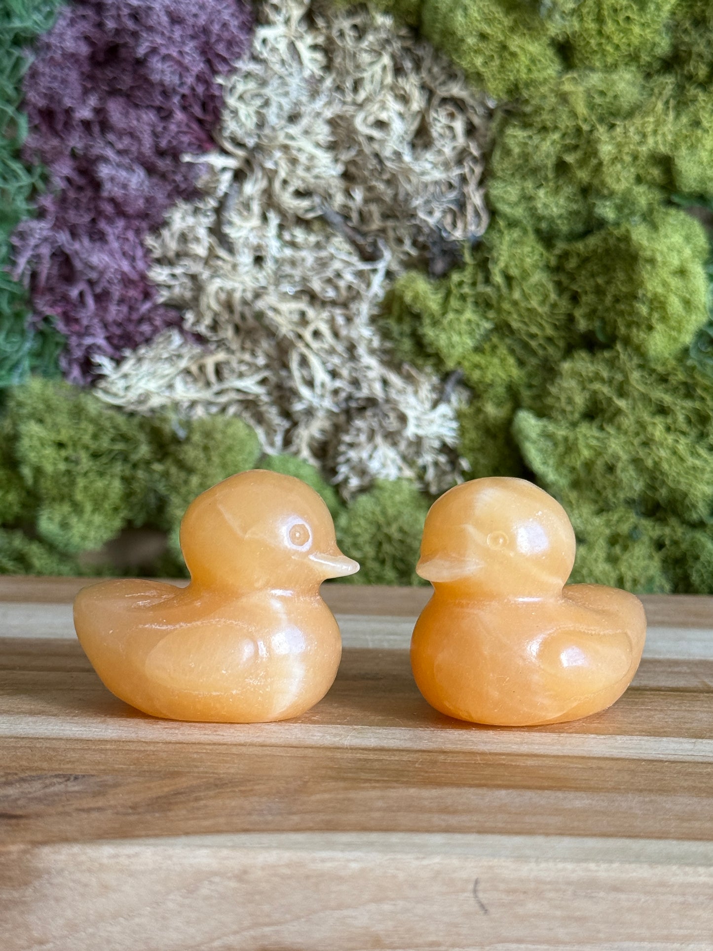 ORANGE CALCITE DUCK LARGE