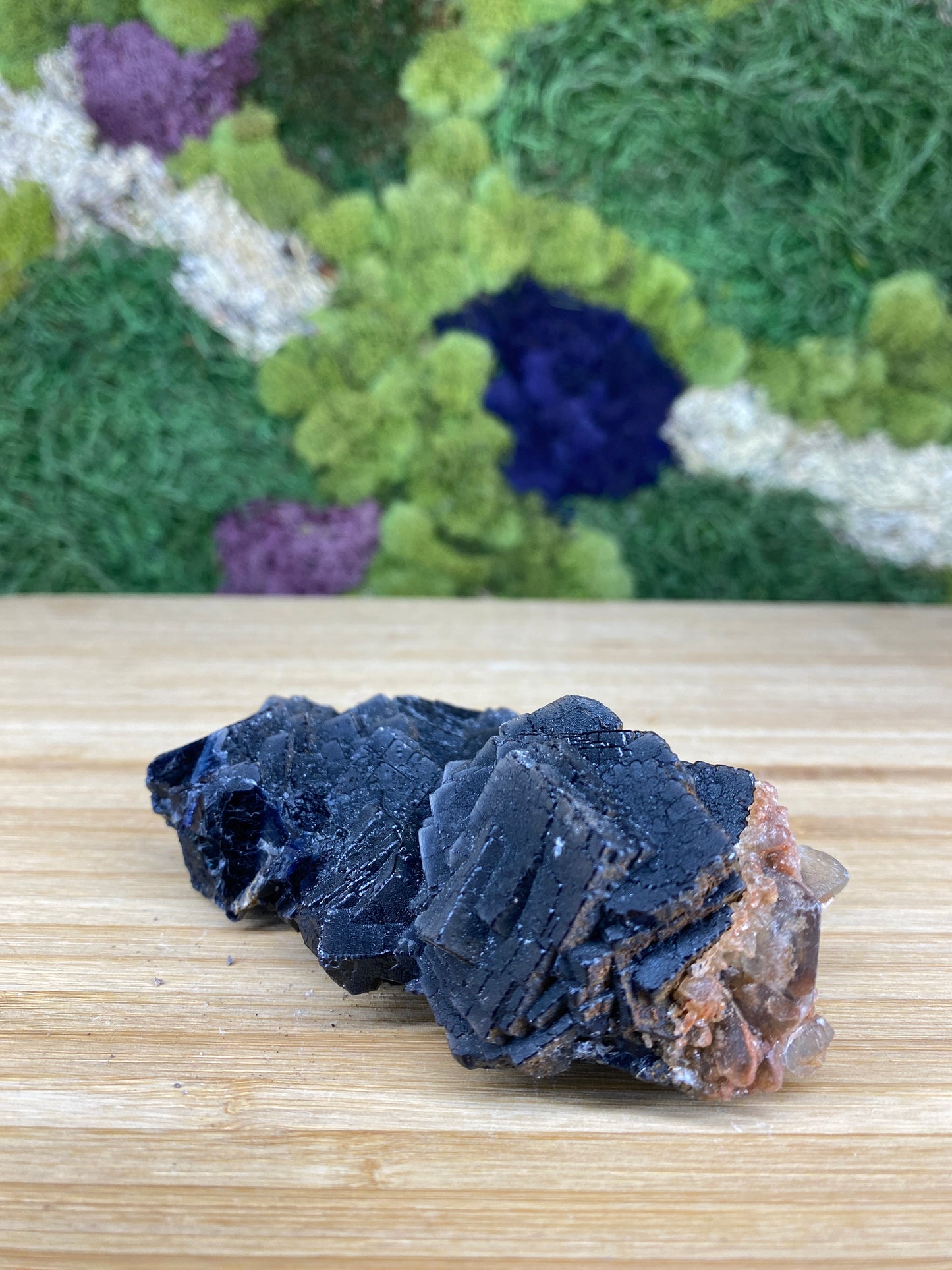 BLACK FLUORITE SPECIMEN UV REACTIVE
