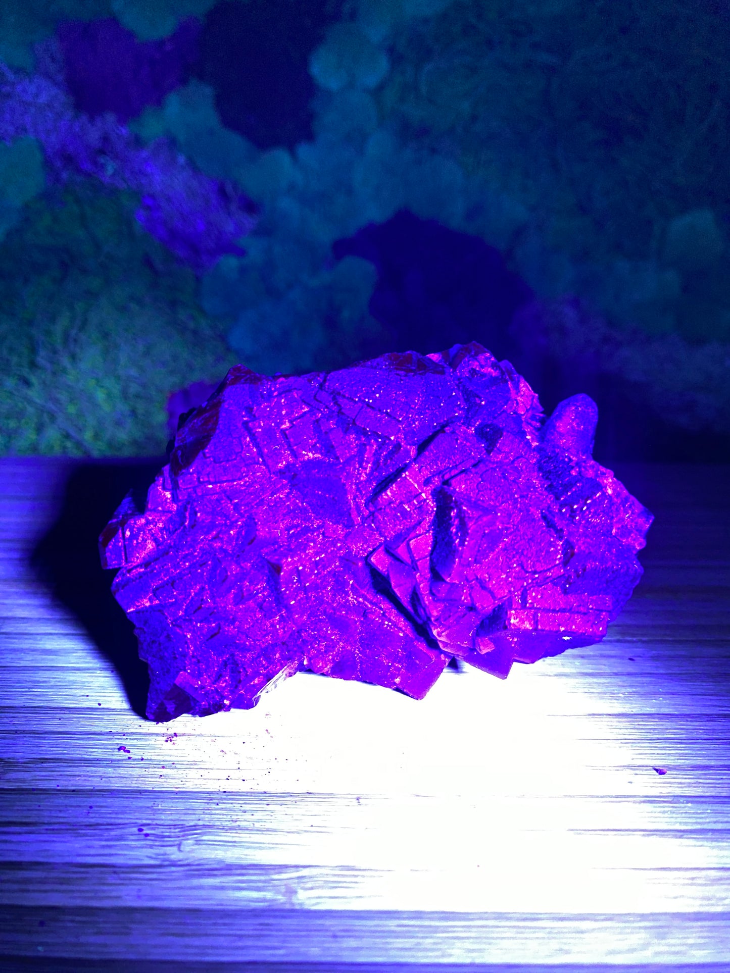 BLACK FLUORITE SPECIMEN UV REACTIVE