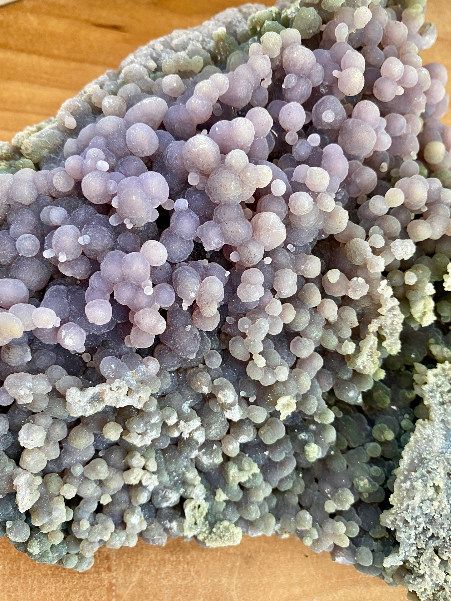 GRAPE AGATE SHIMMERING CLUSTER